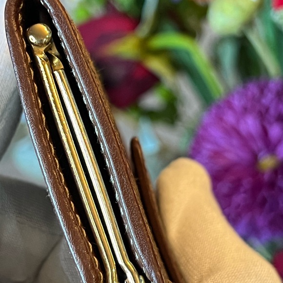 GUCCI Vintage GG Kiss Lock Coin Purse with Snap Detail - 2 compartments - Picture 9 of 11